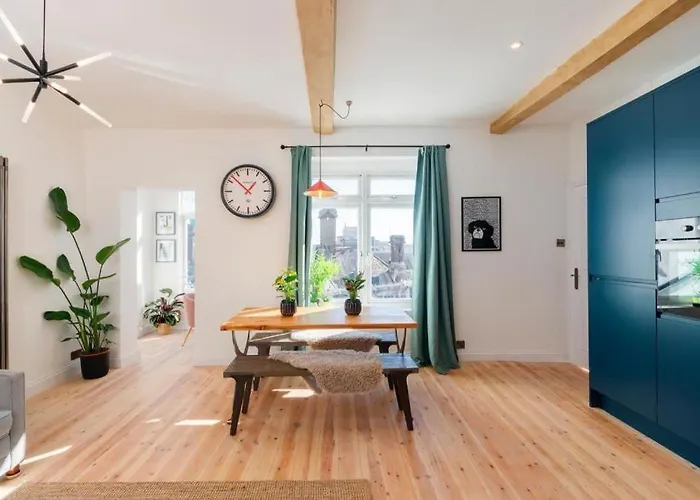 Bright Central Loft Apartment